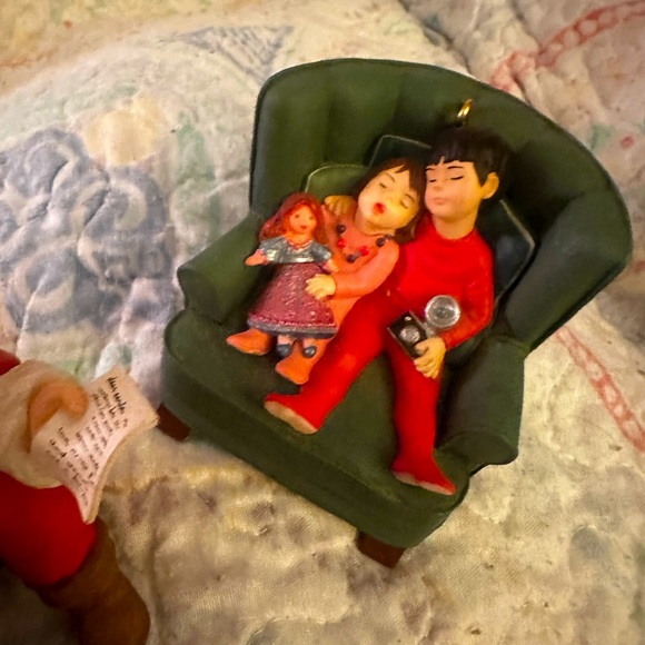 Hallmark Keepsake Ornaments Santas Big Night 2002 - Picture 3 of 6